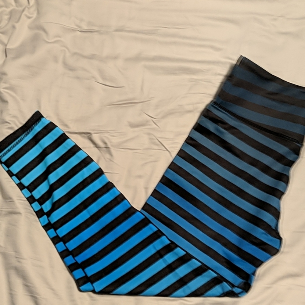 Zyia ombre 7/8 light n tight leggings Size 8-10